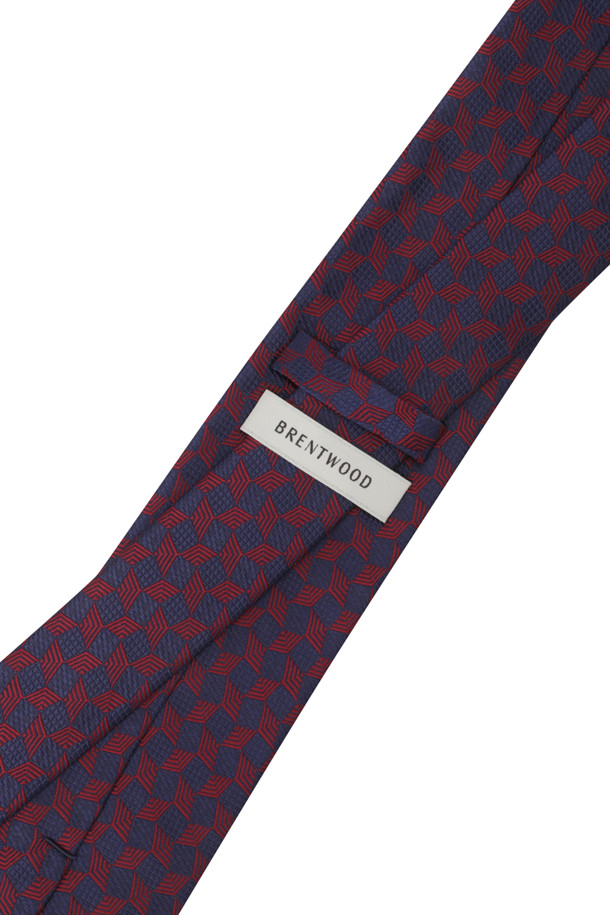 네이비와 레드의 세련된 컬러 조합이 돋보이는 올오버 빅패턴 큐빅 장식 타이입니다. 고급스러운 실크 소재로 제작되어 부드러운 촉감과 은은한 광택을 자랑하며, 클래식한 무드를 선사합니다. 큐빅 장식이 정교하게 어우러져 넥타이에 포인트를 더하며, 도트 패턴이 세련된 느낌을 더합니다. 오피스룩, 비즈니스 캐주얼, 모임룩 등 다양한 TPO에 활용하기 좋으며, 로고 자수 루프 디테일로 완성도를 높였습니다. 미니멀하면서도 스타일리시한 남성 클래식 넥타이를 만나보세요.
