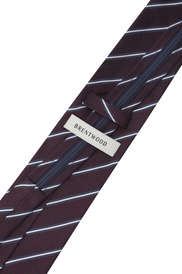 [지퍼] 레지멘탈 패턴 타이는 남성용 넥타이로, 포멀 및 일상 용도로 활용하기 좋습니다. 와인, 화이트 컬러에 폴리에스테르 소재로 제작되어 부드러운 촉감을 선사합니다. 탈착이 용이한 지퍼 디자인과 얇은 두께로 편안한 착용감을 제공하며, 클래식하고 미니멀한 스타일을 연출합니다. 레지멘탈 스트라이프 패턴이 돋보이며, 오피스룩, 비즈니스 캐주얼, 회의룩 등 TPO에 적합합니다. 이면에는 로고 자수 루프 장식이 있습니다.

