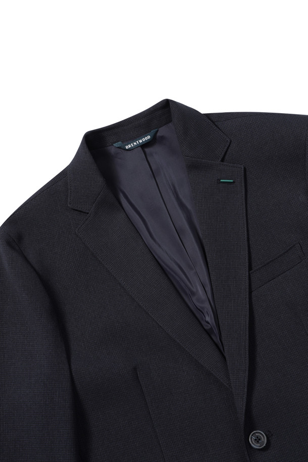 [이지슈트] 마이크로 패턴 재킷 (SET-UP)은 남성용 자켓으로, 가을에 입기 좋은 슬림핏 디자인입니다. 네이비 컬러의 마이크로 패턴이 돋보이며, 테일러드 코트 타입에 투버튼 여밈 방식으로 제작되었습니다. 출근룩, 비즈니스 캐주얼, 모임룩 등 다양한 TPO에 활용 가능하며, 미니멀, 클래식, 캐주얼 스타일을 연출하기 좋습니다. 사이드벤트, 부토니에 장식, 전체 안감, 신축성 있는 소재로 편안함과 활동성을 더했습니다.
