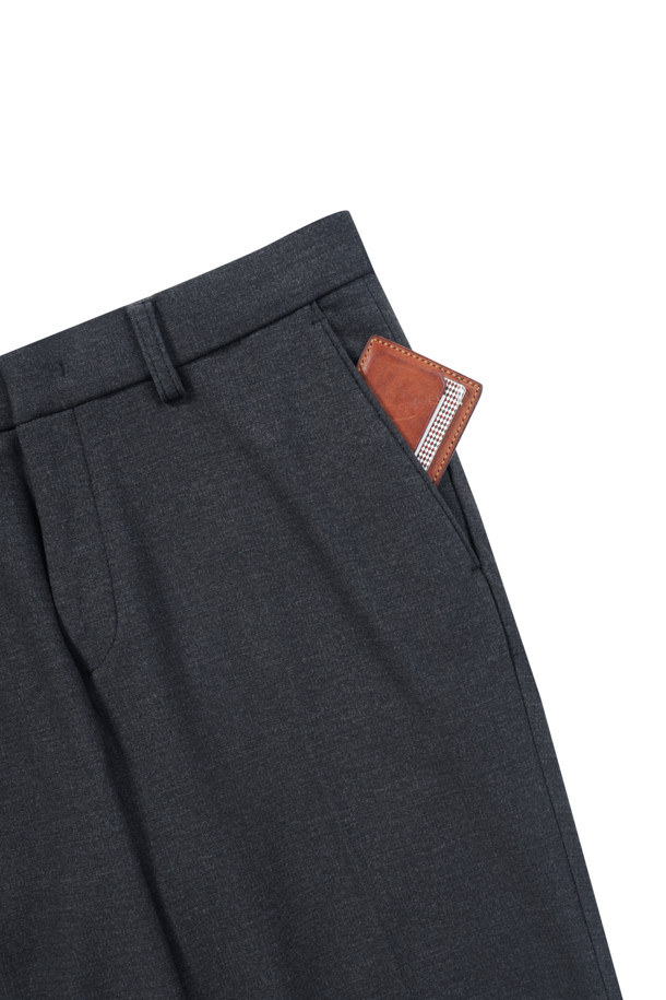 [매직팬츠] 마이크로 기모 본딩 팬츠는 겨울철 따뜻함과 스타일을 모두 잡은 바지입니다. 일상, 출근룩에 적합하며, 미니멀, 클래식, 캐주얼 스타일을 연출하기 좋습니다. 두꺼운 두께감의 기모 소재와 본딩 안감으로 뛰어난 보온성을 제공하며, 허리 안쪽 풀 밴딩으로 편안한 착용감을 선사합니다. 핏은 스트레이트, 하의 기장은 일반으로 제작되었으며, 신축성이 있어 활동성을 높였습니다. 비침 걱정 없이 따뜻하고 스타일리시하게 겨울을 보내세요.
