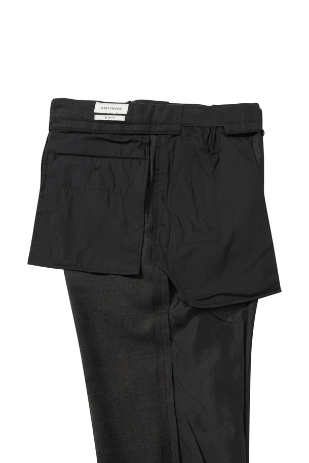 **[액션슈트] 울블렌디드 글렌체크 슬림 슈트 팬츠**는 남성용 정장 바지로, 가을 시즌에 적합한 클래식 스타일의 슬림핏 긴바지입니다. 울 소재에 글렌체크 패턴을 사용하여 고급스러운 분위기를 연출하며, 블랙, 브라운, 블루 세 가지 컬러로 제공됩니다. 액션밴드와 스트레치 안감, 히든 밴딩 디테일로 편안한 착용감을 선사하며, 오피스룩, 비즈니스 캐주얼, 모임룩 등 다양한 TPO에 활용 가능합니다. 이너 포켓이 있어 실용성을 더했으며, 미니멀한 디자인으로 세련된 스타일을 완성합니다.
