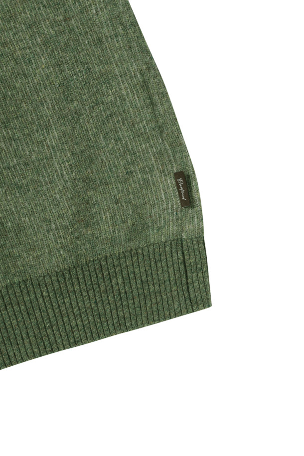 웨일 조직 이중우수 하프집업 스웨터는 부드러운 울 소재로 제작되어 포근한 착용감을 선사합니다. 캐주얼 스타일의 레귤러핏으로 겨울철 데일리룩, 집콕룩, 산책룩 등 다양한 TPO에 활용하기 좋습니다. 두꺼운 두께감과 하프넥 디자인, 긴 소매 기장이 보온성을 높여주며, 그린 컬러의 골지 패턴이 돋보입니다. 이중 짜임 기법으로 제작되어 내구성이 뛰어나며, 밑단과 소매단 립 처리 및 좌측 옆선 로고 라벨 디테일로 디자인의 완성도를 높였습니다. 미니멀, 클래식 스타일을 선호하는 분들께 추천합니다.
