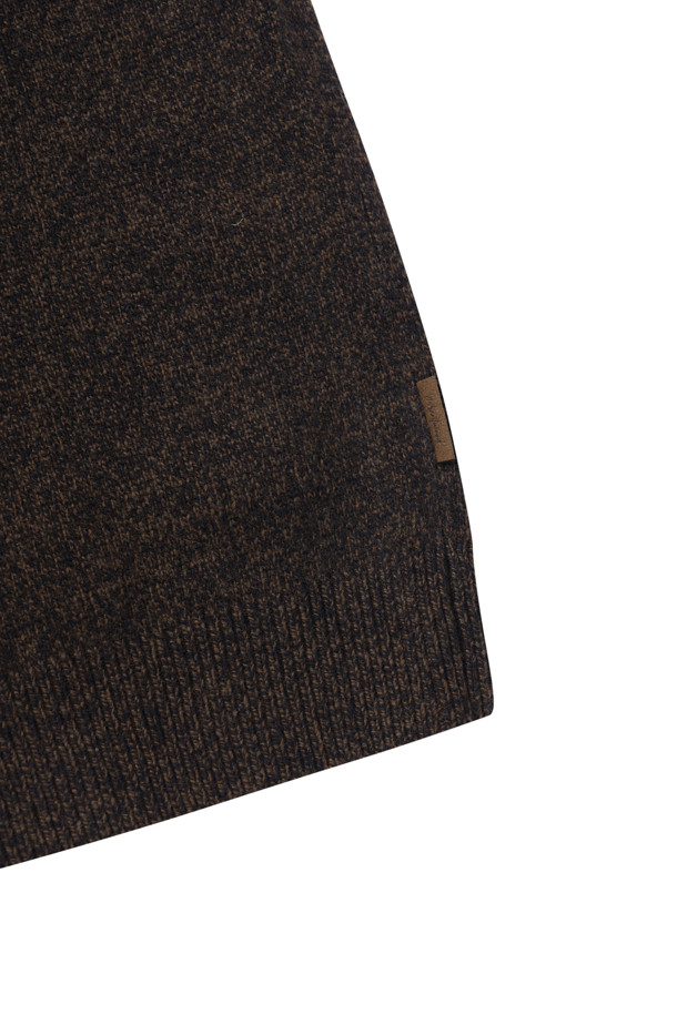 [셀렉션] 울 100 트위드 라운드넥 스웨터는 울 100% 소재로 제작되어 부드러운 촉감을 자랑합니다. 트위드사(실)를 적용하여 은은한 투톤 컬러를 표현했으며, 전체 플레인 조직으로 클래식한 무드를 더했습니다. 라운드넥 디자인과 긴 소매 기장, 레귤러 핏으로 다양한 스타일을 연출하기 좋습니다. 초겨울부터 겨울까지, 모임룩, 오피스룩, 데일리룩 등 다양한 TPO(Time, Place, Occasion)에 활용하기 좋으며, 밑단과 소매단 립(Rib) 처리로 안정감을 줍니다. 신축성이 뛰어나고 비침이 없어 편안하게 착용 가능합니다.
