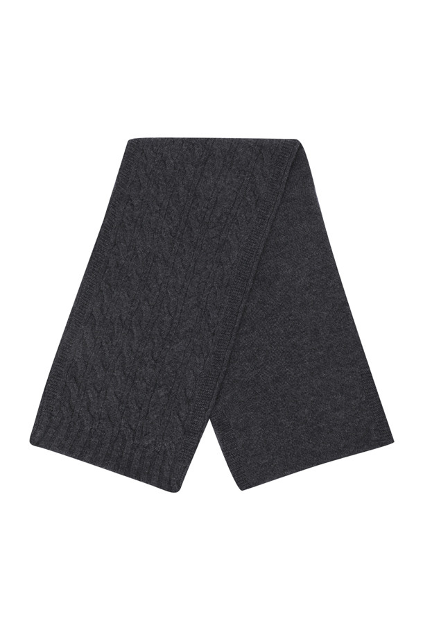 부드러운 울과 캐시미어 혼방 소재로 제작된 케이블 니트 머플러입니다. 포근하고 따뜻한 두께감으로 겨울철 보온성을 높여주며, 심플한 테두리 마감으로 깔끔한 디자인을 완성했습니다. 차분하고 세련된 그레이 컬러가 어떤 스타일에도 잘 어울리며, 캐주얼, 클래식, 미니멀 룩에 모두 활용 가능합니다. 출근룩과 모임룩 등 다양한 TPO에 매치하여 포근하고 스타일리시한 겨울 스타일을 연출해보세요.
