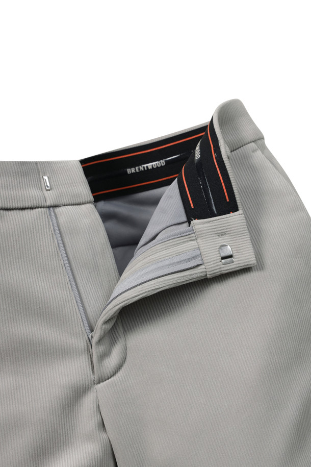 **[라이프 퍼포먼스] 솔리드 코듀로이 본딩 팬츠**는 겨울철 일상, 동네 마실, 산책 등 다양한 TPO에 활용하기 좋은 바지입니다. 부드러운 코듀로이 소재에 보온성을 높여주는 본딩 안감을 더해 포근한 착용감을 선사합니다. 스포티, 캐주얼, 미니멀 스타일을 모두 소화하며, 허벅지부터 밑단까지 자연스럽게 좁아지는 스탠다드핏으로 다리 라인을 더욱 돋보이게 합니다. 신축성 있는 풀 밴딩 허리, 두꺼운 두께감으로 편안함과 따뜻함까지 놓치지 않았습니다.
