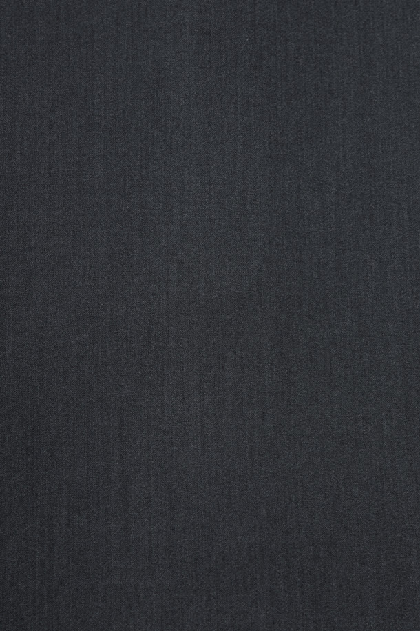 블랙 컬러의 슬림핏 소프트터치 드레스셔츠입니다. 부드러운 촉감의 면 소재로 제작되어 편안한 착용감을 선사합니다. 사계절 내내 활용하기 좋은 얇은 두께와 긴 소매 기장으로, 출근룩, 비즈니스 캐주얼, 오피스룩 등 다양한 TPO에 매치할 수 있습니다. 베이직한 스타일과 차이나칼라 디자인으로 클래식, 미니멀, 시크한 무드를 연출합니다. 버튼 여밈 방식으로 깔끔하게 마무리되었습니다.
