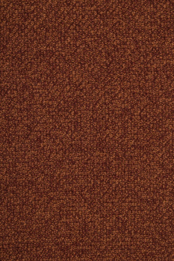 [이노버] 미니 숄 칼라 레이어드 스웨터는 초겨울부터 겨울까지 따뜻하게 입을 수 있는 울 소재의 스웨터입니다. 브라운 컬러의 변형조직 패턴에 셔츠를 레이어드한 듯한 숄 카라 디자인이 특징이며, 밑단과 소매단에 배색 팁 및 립 처리를 더해 포인트를 주었습니다. 레귤러핏으로 제작되어 출근룩이나 모임룩 등 다양한 TPO에 활용 가능하며, 클래식, 미니멀, 캐주얼 스타일을 모두 아우릅니다. 부드러운 촉감과 좋은 신축성으로 편안한 착용감을 선사하며, 비침 걱정 없이 착용할 수 있습니다. 로고 포인트 라벨이 깔끔한 마무리를 더합니다.
