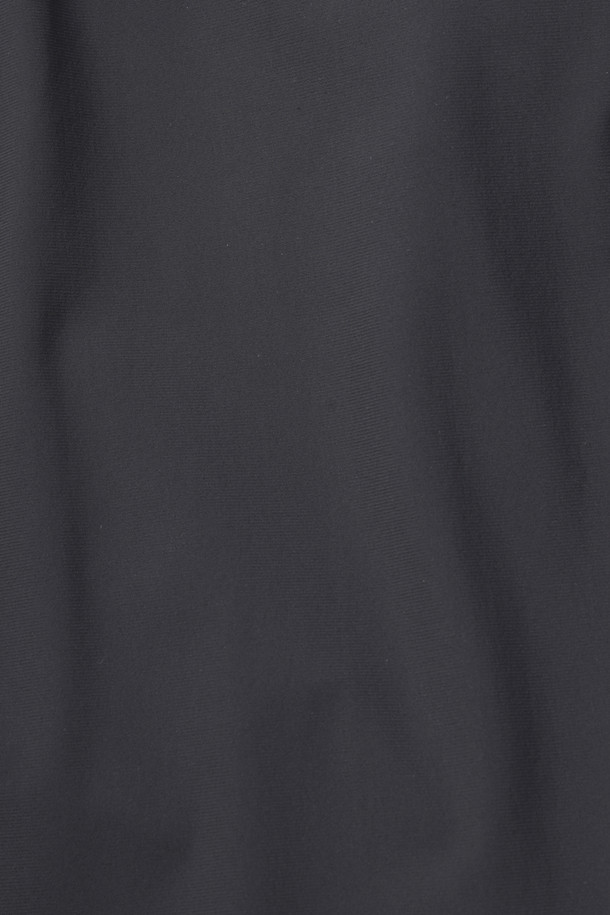 [아주편한] 온라인 익스클루시브 워셔블 아편 SUIT 슬랙스는 남성용 슬랙스로, 미니멀하고 베이직한 스타일을 추구합니다. 여름 시즌에 적합하며, 일상 및 오피스룩으로 활용하기 좋습니다. 릴랙스핏으로 편안한 착용감을 제공하며, 사이드 히든 밴딩 처리가 되어 있습니다. 생활 방수, 스트레치 기능과 경량 소재로 활동성을 높였으며, 메쉬 주머니 안감과 속단추 디테일로 완성도를 높였습니다. 셋업으로도 활용 가능하여 다양한 스타일을 연출할 수 있습니다.
