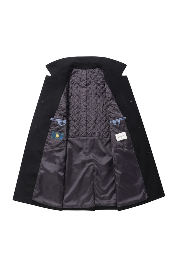 울과 캐시미어 블렌디드 소재로 제작되어 부드러운 촉감과 고급스러운 분위기를 선사하는 하프 코트입니다. 베이지, 블랙, 그레이 세 가지 색상으로 출시되어 다양한 겨울 데일리룩에 활용하기 좋습니다. 하운드투스 패턴과 솔리드 디자인으로 클래식과 캐주얼 무드를 넘나들며, 레귤러 핏으로 편안하게 착용할 수 있습니다. 사선 포켓 디자인과 등판 퀼팅 안감, 안감과 솜 퀼팅 처리로 보온성을 높였습니다. 겨울철 오피스룩과 모임룩에 세련된 스타일을 더해보세요.
