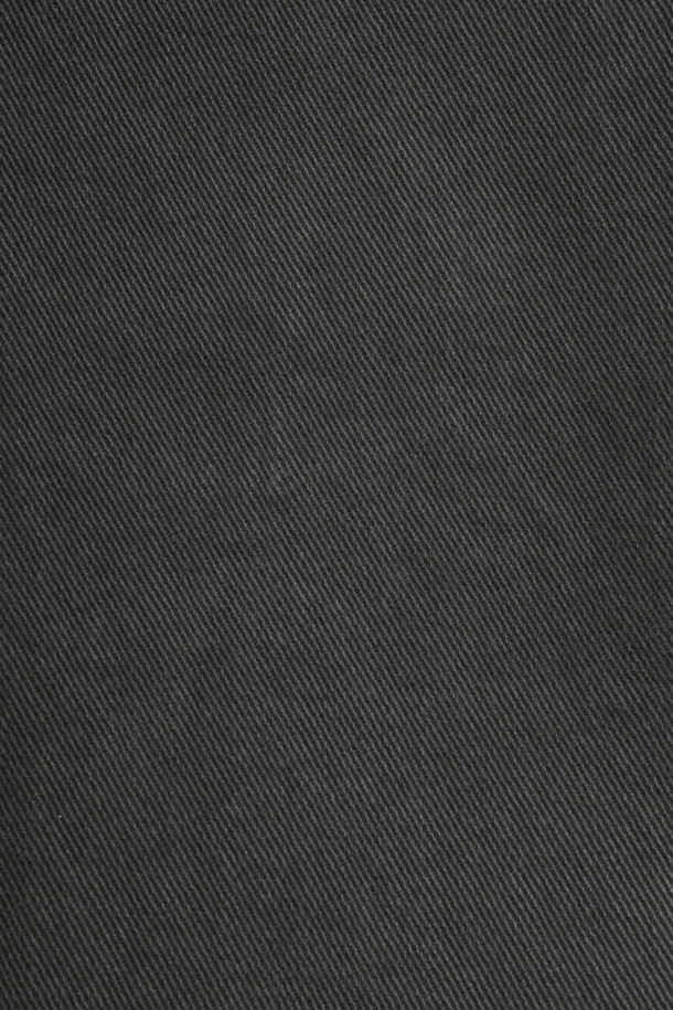 [에센셜스] 컴포치노 기모 팬츠는 부드러운 촉감의 면, 스판덱스 혼방 소재로 제작되어 겨울철에도 따뜻하고 편안하게 착용할 수 있습니다. 허벅지부터 밑단까지 자연스럽게 좁아지는 스탠다드핏으로, 베이직한 무드의 미니멀, 캐주얼, 클래식 스타일 연출에 용이합니다. 안감 기모 처리로 보온성을 높였으며, 사이드 히든 밴딩으로 편안한 착용감을 선사합니다. 일상, 집콕, 동네 마실 등 다양한 TPO에 활용 가능하며, 뒷주머니 하단 포인트 라벨이 디자인의 디테일을 더합니다. 신축성은 보통이며 비침 걱정 없이 겨울 데일리룩을 완성해보세요.
