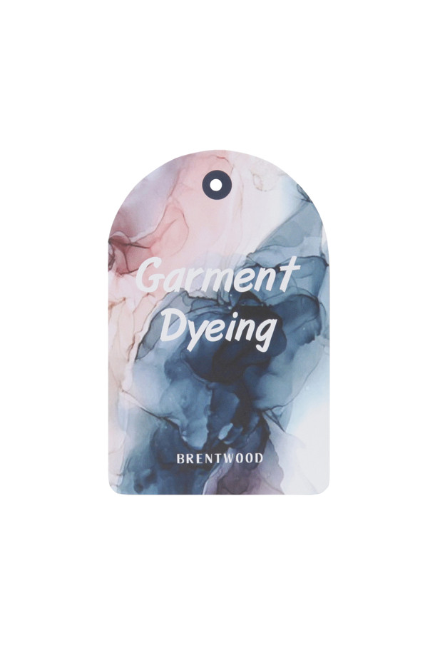 가먼트다잉 기법으로 빈티지한 멋을 살린 남성용 체크 캐주얼셔츠입니다. 부드러운 면 소재로 제작되어 겨울철에도 편안하게 착용 가능하며, 레귤러핏으로 어떤 스타일에도 자연스럽게 어울립니다. 그레이 컬러의 체크 패턴이 은은한 포인트를 더하고, 가슴 포켓과 칼라 및 소매 안쪽 배색 디테일로 밋밋함을 덜었습니다. 더블 스티치 마감으로 내구성을 높였으며, 신축성이 없어 깔끔한 핏을 유지합니다. 겨울 데일리룩, 동네 마실룩, 카페룩 등 다양한 상황에 활용하기 좋은 아이템입니다.
