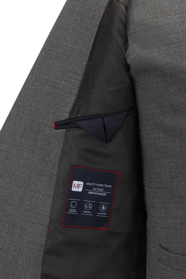 [액션슈트] 울블렌디드 멜란지 베이지 슬림 슈트 자켓은 남성 고객을 위한 아우터입니다. 멜란지 베이지 및 그레이 컬러로 출시되었으며, 클래식하고 모던한 스타일을 연출합니다. 가을 시즌에 적합하며, 일상 및 비즈니스 착용에 적합합니다. 슬림핏 디자인과 싱글 버튼 여밈으로 세련된 실루엣을 선사하며, 울 소재 특유의 부드러운 촉감을 느낄 수 있습니다. 액션밴드, 스트레치 안감, 이너포켓, B로고 레드 실링 인장 라펠, 등판 양사이드 벤트 등의 디테일로 활동성과 디자인을 모두 잡았습니다.
