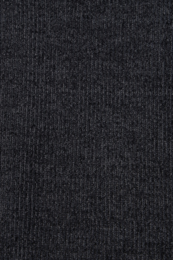 쌀쌀한 날씨에 따뜻하게 몸을 감싸줄 웨일 조직 융본딩 집업 가디건입니다. 부드러운 촉감의 니트 소재와 두꺼운 두께감으로 초겨울부터 겨울까지 포근하게 착용 가능합니다. 레귤러핏으로 제작되어 편안한 착용감을 선사하며, 지퍼 여밈과 사이드 포켓, 스웨이드 와펜 장식이 포인트입니다. 출근룩, 모임룩 등 다양한 TPO에 클래식, 미니멀, 캐주얼 스타일로 활용하기 좋으며 비침 걱정 없이 따뜻하고 스타일리시하게 연출할 수 있습니다. 신축성이 좋아 활동성 또한 보장합니다.
