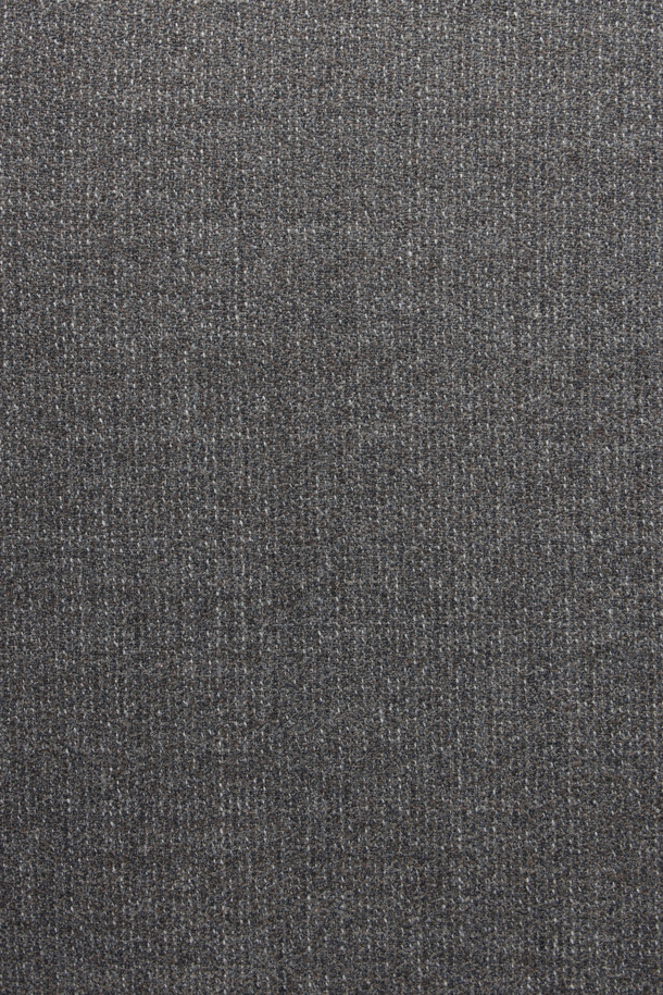 [액션슈트] 울블렌디드 멜란지 베이지 슬림 슈트 자켓은 남성 고객을 위한 아우터입니다. 멜란지 베이지 및 그레이 컬러로 출시되었으며, 클래식하고 모던한 스타일을 연출합니다. 가을 시즌에 적합하며, 일상 및 비즈니스 착용에 적합합니다. 슬림핏 디자인과 싱글 버튼 여밈으로 세련된 실루엣을 선사하며, 울 소재 특유의 부드러운 촉감을 느낄 수 있습니다. 액션밴드, 스트레치 안감, 이너포켓, B로고 레드 실링 인장 라펠, 등판 양사이드 벤트 등의 디테일로 활동성과 디자인을 모두 잡았습니다.
