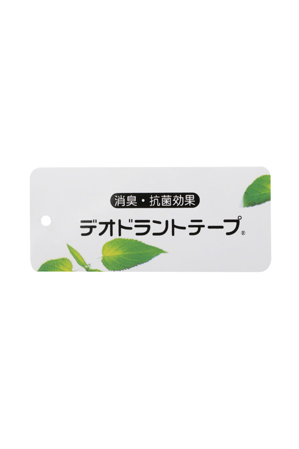 멜란지 컬러의 레귤러핏 뱀부 블렌디드 드레스셔츠입니다. 부드러운 촉감의 뱀부 혼방 소재로 제작되어 편안한 착용감을 선사하며, 일상, 오피스룩, 비즈니스 캐주얼, 모임룩 등 다양한 TPO에 활용하기 좋습니다. 클래식과 미니멀 스타일을 동시에 만족시키는 디자인으로, 가을 시즌에 적합합니다. 히든스냅 다운 네크라인과 긴소매, 마이크로 패턴, 왼쪽 가슴 주머니 디테일이 돋보이며, 굴림 커프스단 2버튼과 데오도란트 테이프를 적용하여 실용성을 더했습니다. 소취 기능과 보통의 신축성, 비침 없는 디자인으로 완성도를 높였습니다.
