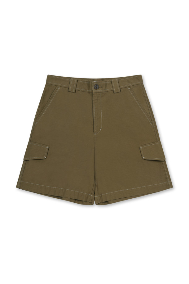 우븐 카고 쇼츠 (카키)는 여름철 캐주얼룩을 완성하는 남성용 반바지입니다. 부드러운 면 소재와 루즈핏으로 편안한 착용감을 선사하며, 뛰어난 통기성과 내구성을 갖췄습니다. 카고 포켓 디자인과 배색 스티치 디테일, 허리 안쪽 스카이블루 스티치가 포인트로, 미니멀하면서도 워크웨어 스타일을 연출합니다. 동네 마실, 여행, 휴가 등 다양한 TPO에 활용 가능하며, 베이직한 디자인으로 어떤 상의와도 잘 어울립니다.
