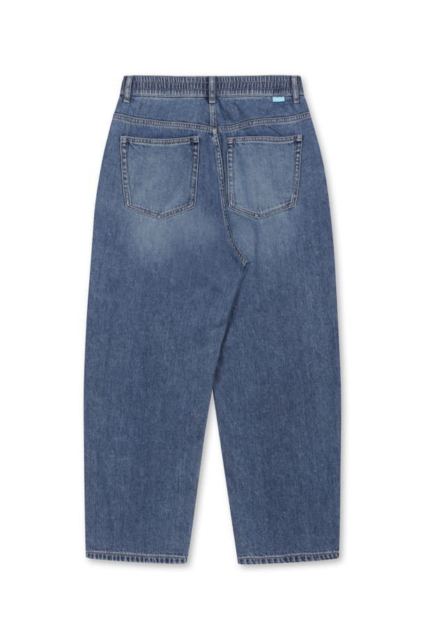 AMOUPRE - 캐주얼팬츠 - Relaxed Tapered One-Tuck Washed Denim (Blue)