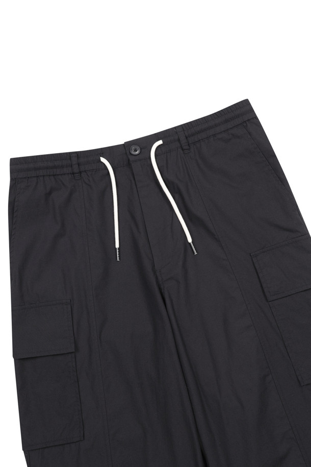 AMOUPRE - 캐주얼팬츠 - Straight Cargo Pants (Black)