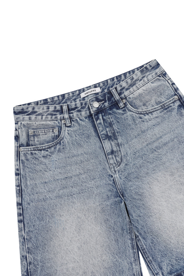 솔트 워시드 숏 데님 (블루)은 자연스러운 슬트 워싱과 데미지 디테일이 돋보이는 남성용 데님 반바지입니다. 시원한 스카이 블루 컬러와 루즈핏으로 제작되어, 여름철 캐주얼, 미니멀, 스트리트 스타일을 연출하기 좋습니다. 깔끔한 포켓 디테일과 스카이 블루 스티치 디테일로 포인트를 더했으며, 두께감이 있어 튼튼하게 착용할 수 있습니다. 동네 마실룩, 휴가룩, 바캉스룩 등 다양한 TPO에 활용 가능합니다.
