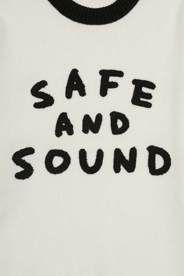 Block Safe&Sound 풀오버 (아이보리)는 부드러운 메리노 울 소재로 제작되어 가을, 겨울철 포근하게 착용하기 좋은 니트 스웨터입니다. RWS 인증 원사를 사용하여 품질을 높였으며, 세미 오버핏에 라운드넥 디자인으로 편안한 착용감을 선사합니다. 아이보리, 블랙 두 가지 색상으로 출시되었으며, 부클 레터링 자수와 배색 디테일이 캐주얼하면서도 베이직한 스타일을 연출합니다. 레글런 소매 디자인으로 활동성을 더했으며, 일상 속 겨울 데일리룩에 활용하기 좋습니다.
