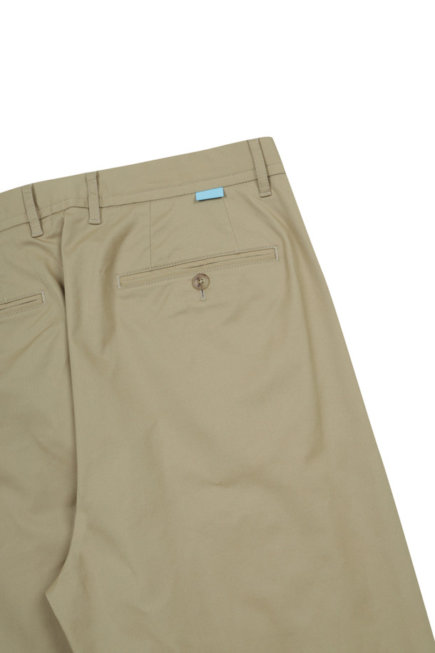 AMOUPRE - 캐주얼팬츠 - Relaxed Tapered 3-Tuck Pants (Beige)