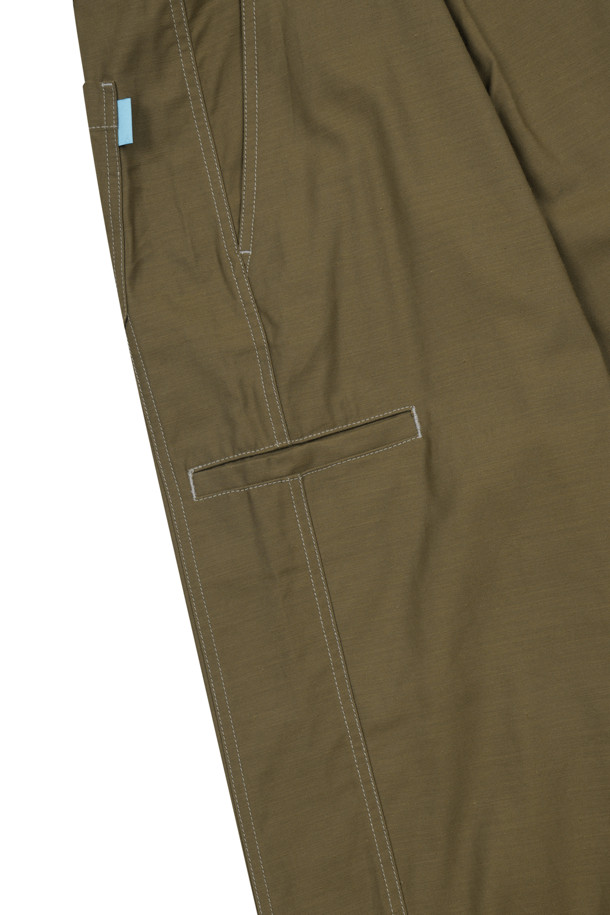 AMOUPRE - 캐주얼팬츠 - Wide Panel Pants (Khaki)