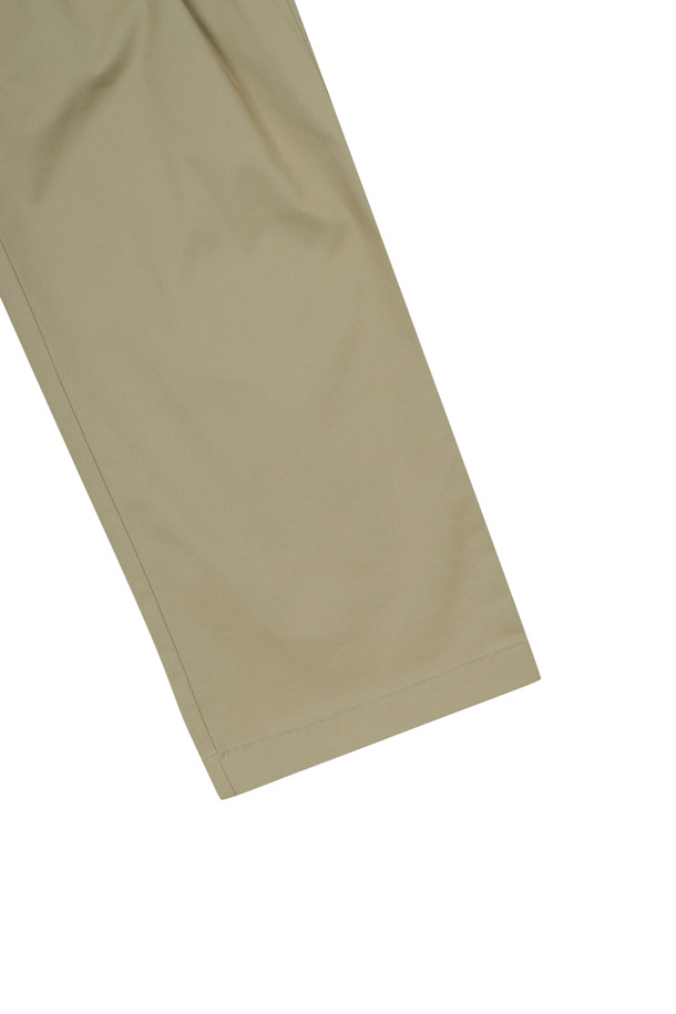 AMOUPRE - 캐주얼팬츠 - Relaxed Tapered 3-Tuck Pants (Beige)