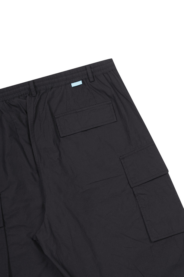 AMOUPRE - 캐주얼팬츠 - Straight Cargo Pants (Black)