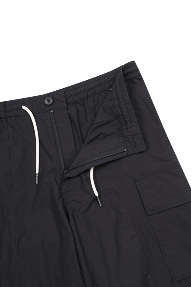 AMOUPRE - 캐주얼팬츠 - Straight Cargo Pants (Black)