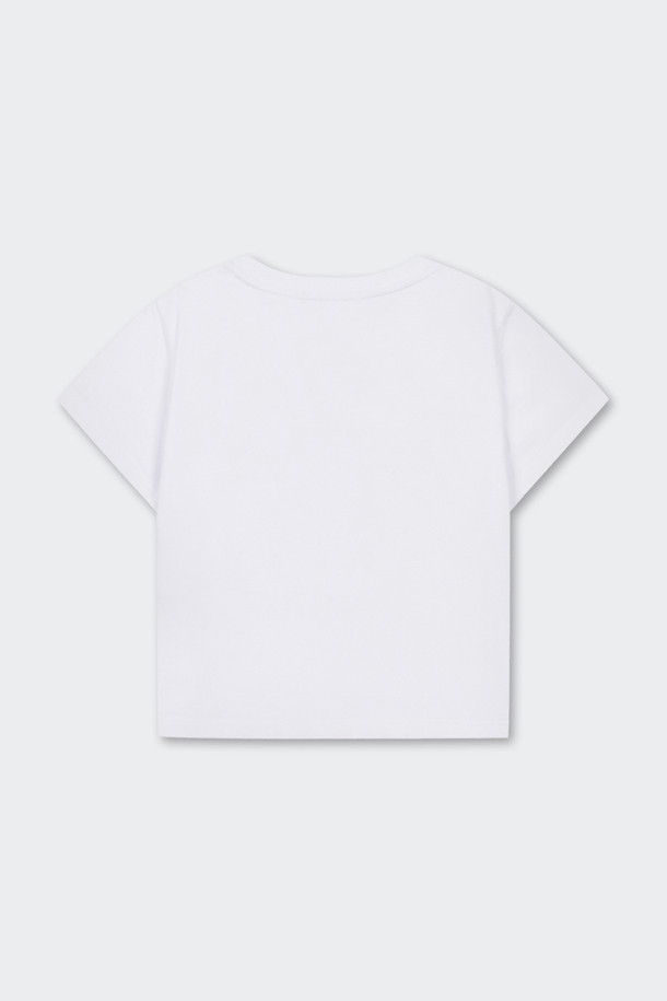 AMOUPRE x NAMHEE 단희 그래픽 티셔츠는 여성 및 남성 모두 착용 가능한 캐주얼 스타일의 그래픽 티셔츠입니다. 화이트 컬러의 라운드넥 반소매 디자인으로, 봄과 여름에 230g 32수 더블싱글 저지 면 원단으로 제작되어 부드러운 촉감을 선사합니다. DTP(Digital Textile Printing) 기법의 고해상도 그래픽 프린트와 워싱 가공 처리로 완성도를 높였으며, 슬림핏 또는 릴랙스핏으로 편안하게 착용할 수 있습니다. 동네 마실룩, 봄 소풍룩 등 가볍고 편안한 스타일을 연출하기 좋으며, 미니멀, 스트리트 무드에도 잘 어울립니다.
