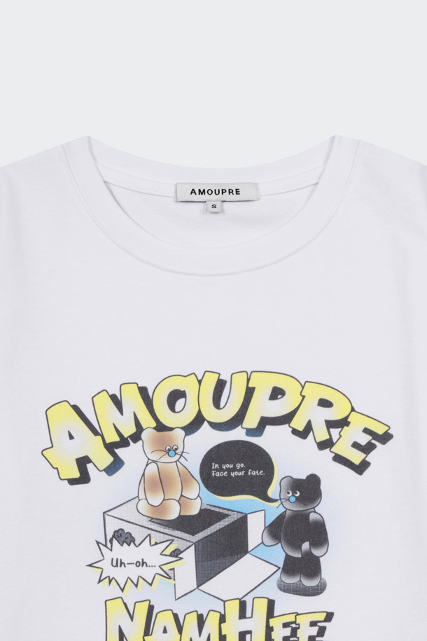 AMOUPRE x NAMHEE 단희 그래픽 티셔츠는 여성 및 남성 모두 착용 가능한 캐주얼 스타일의 그래픽 티셔츠입니다. 화이트 컬러의 라운드넥 반소매 디자인으로, 봄과 여름에 230g 32수 더블싱글 저지 면 원단으로 제작되어 부드러운 촉감을 선사합니다. DTP(Digital Textile Printing) 기법의 고해상도 그래픽 프린트와 워싱 가공 처리로 완성도를 높였으며, 슬림핏 또는 릴랙스핏으로 편안하게 착용할 수 있습니다. 동네 마실룩, 봄 소풍룩 등 가볍고 편안한 스타일을 연출하기 좋으며, 미니멀, 스트리트 무드에도 잘 어울립니다.
