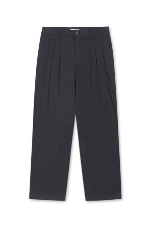 Relaxed Tapered 3-Tuck Pants (Black)