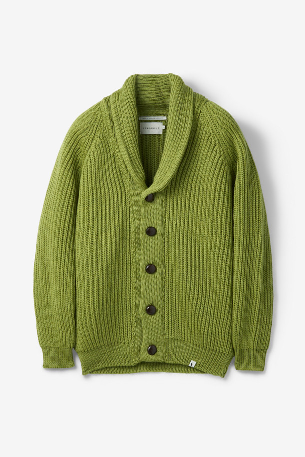PEREGRINE(페레그린) 윌킨슨 카디건은 울 소재의 남성용 카디건입니다. 가을, 겨울 시즌에 어울리는 두꺼운 두께감과 레귤러 핏으로 제작되었으며, 숄카라 디자인과 클래식한 단추 디테일이 특징입니다. 그린 컬러의 골지 패턴으로 클래식한 무드를 연출하며, 겉옷 안 이너 또는 단독으로도 활용 가능합니다. 출근룩, 모임룩, 비즈니스 캐주얼 등 다양한 TPO에 매치하여 클래식, 미니멀, 캐주얼 스타일을 완성할 수 있습니다. 긴 소매 기장으로 따뜻함을 더했습니다.

