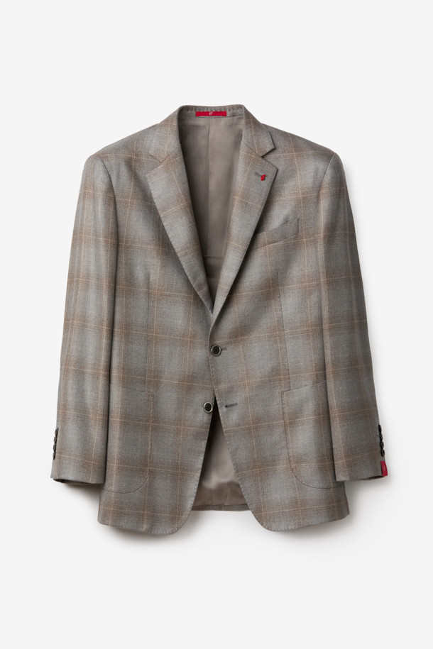 로로피아나 원단으로 제작된 캐시실크 브라운 체크 재킷입니다. 고급스러운 옴브레 체크 패턴과 광택감이 특징이며, 싱글 버튼 여밈으로 클래식한 분위기를 연출합니다. 오피스룩, 비즈니스 캐주얼, 모임룩 등 다양한 TPO에 활용 가능하며, 미니멀하고 시크한 스타일을 완성합니다. 캐시미어와 실크 혼방 소재로 부드러운 촉감과 우수한 착용감을 선사합니다. 긴 소매 기장의 레귤러 핏으로, 세련된 실루엣을 자아냅니다.
