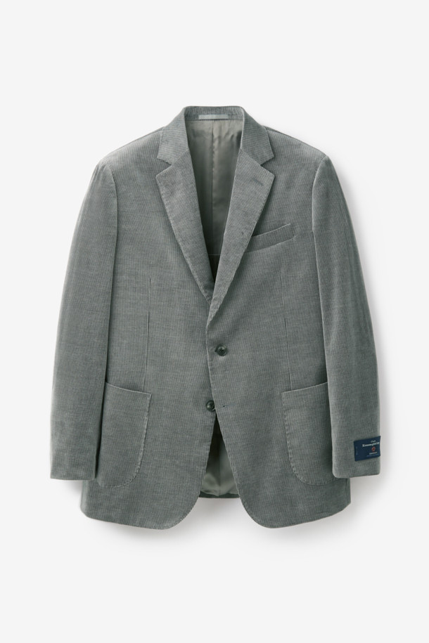 제냐 캐시코튼 코듀로이 재킷은 남성 고객을 위해 제작된, 고급스러운 분위기의 테일러드 재킷입니다. 부드러운 촉감의 코듀로이, 면, 캐시미어 혼방 원단으로 제작되어 봄, 가을에 착용하기 좋으며, 두꺼운 두께감으로 보온성을 더했습니다. 레귤러핏에 싱글 버튼 여밈 방식, 레귤러 기장으로 클래식하면서도 캐주얼한 스타일을 연출합니다. 출근룩, 비즈니스 캐주얼, 모임룩 등 다양한 TPO에 활용할 수 있으며, 그레이 컬러로 미니멀한 스타일을 완성할 수 있습니다.
