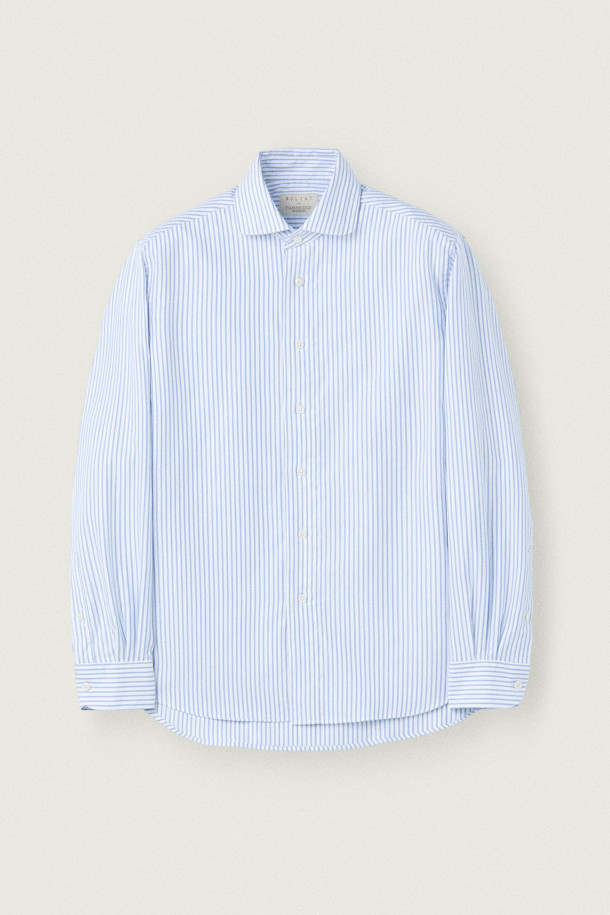 [MOVERE X ROLIAT] 라운드 카라 옥스포드 셔츠는 가을, 겨울 시즌을 위한 클래식하고 세련된 스타일의 상의입니다. 스카이블루와 스트라이프 두 가지 색상으로 제공되며, 데일리룩, 출근룩, 비즈니스 캐주얼, 모임룩 등 다양한 TPO에 활용할 수 있습니다. 면 소재로 제작되어 탄탄한 촉감을 제공하며, 긴 소매와 세미 루즈핏으로 편안한 착용감을 선사합니다. 라운드 카라와 금속 버튼 디테일, 클럽 카라 디자인이 특징이며, 가슴둘레는 114cm입니다. 미니멀하고 시크한 스타일을 연출하기에 적합합니다.
