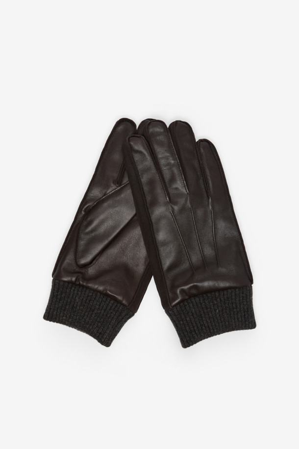 부드러운 양가죽 소재와 따뜻한 퍼 안감으로 제작된 남성용 캐주얼 장갑입니다. 브라운과 블랙 두 가지 색상으로 제공되며, 손가락 사이드 배색 처리가 돋보이는 디자인입니다. 겨울철 보온성을 높여주는 무지 디자인에 립조직 장식으로 클래식하면서도 미니멀한 스타일을 연출합니다. 출근룩에 세련됨을 더해줄 아이템입니다.
