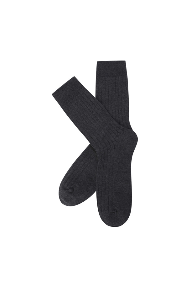 실켓 드레스 립 솔리드 삭스는 남성용 양말로, 부드러운 촉감의 면 소재에 실켓 가공을 더해 고급스러운 착용감을 선사합니다. 블랙 색상에 골지 패턴, 립 디자인으로 베이직하면서도 미니멀, 클래식, 캐주얼 스타일을 모두 소화할 수 있습니다. 사계절 내내 착용 가능하며, 신축성이 뛰어나 편안한 활동성을 보장합니다. 얇은 두께감으로 답답함 없이 산뜻하게 즐길 수 있습니다.
