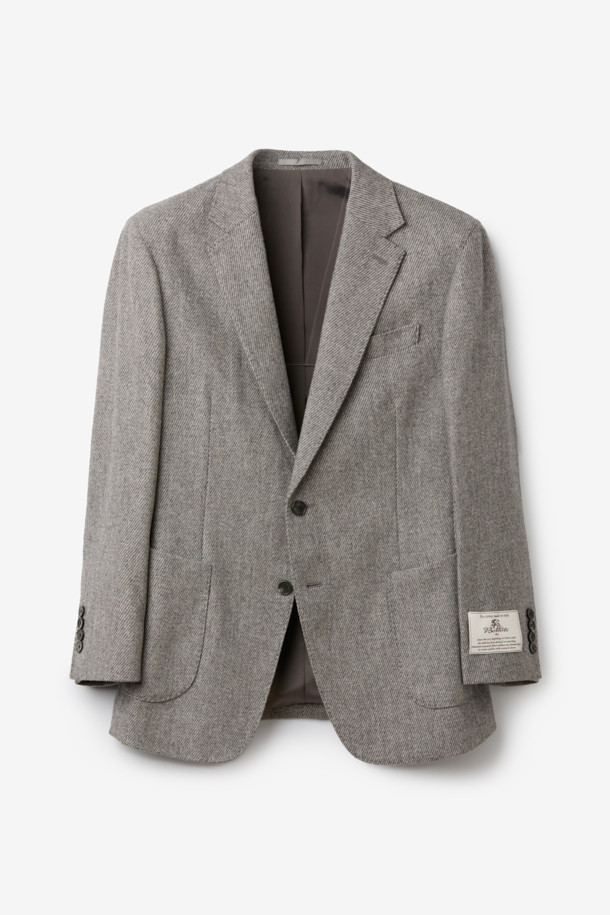 보똘리 울캐시 트윌 솔리드 재킷은 부드러운 촉감의 울과 캐시미어 혼방 소재로 제작되어 봄, 가을 간절기에 적합한 얇은 두께의 싱글버튼 재킷입니다. 베이직하고 캐주얼한 스타일로, 그레이 컬러의 무지 디자인이 특징이며 레귤러핏으로 편안하게 착용할 수 있습니다. 출근룩, 비즈니스 캐주얼, 모임룩 등 다양한 TPO에 활용 가능하며 캐주얼, 클래식, 미니멀 스타일을 즐기는 분들께 추천합니다. 트윌 원단 특유의 고급스러운 질감과 긴 소매 기장이 돋보이는 데일리 자켓입니다.
