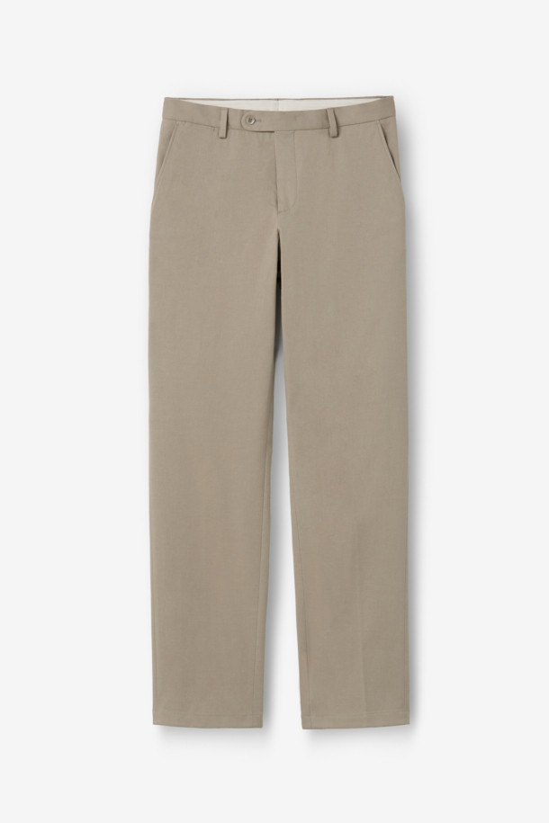 듀카 울코튼 드레스 치노 팬츠는 남성용 바지로, 울과 면 소재의 조화로 부드러운 촉감을 선사합니다. 겨울철에 적합한 두께감과 레귤러핏으로 제작되어 클래식하고 베이직한 스타일을 연출합니다. 베이지 컬러의 무지 디자인과 긴 기장으로 출근룩, 비즈니스 캐주얼, 모임룩 등 다양한 TPO에 활용 가능합니다. 스트레치 기능이 더해져 편안한 착용감을 제공하며, 미니멀하고 클래식한 스타일을 선호하는 분들께 추천합니다.
