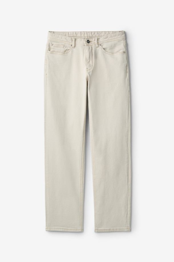 부드러운 에크루 컬러의 코튼 데님 팬츠입니다. 가먼트다잉 기법으로 제작되어 자연스러운 색감과 빈티지한 무드를 연출합니다. 안감은 기모 처리되어 겨울철에도 따뜻하게 착용 가능하며, 스트레치성 소재로 활동성을 높였습니다. 캐주얼 및 미니멀 스타일의 출근룩에 적합하며, 두꺼운 두께감으로 안정감 있는 핏을 선사합니다. 무지 디자인으로 어떤 상의에도 잘 어울려 활용도가 높습니다.
