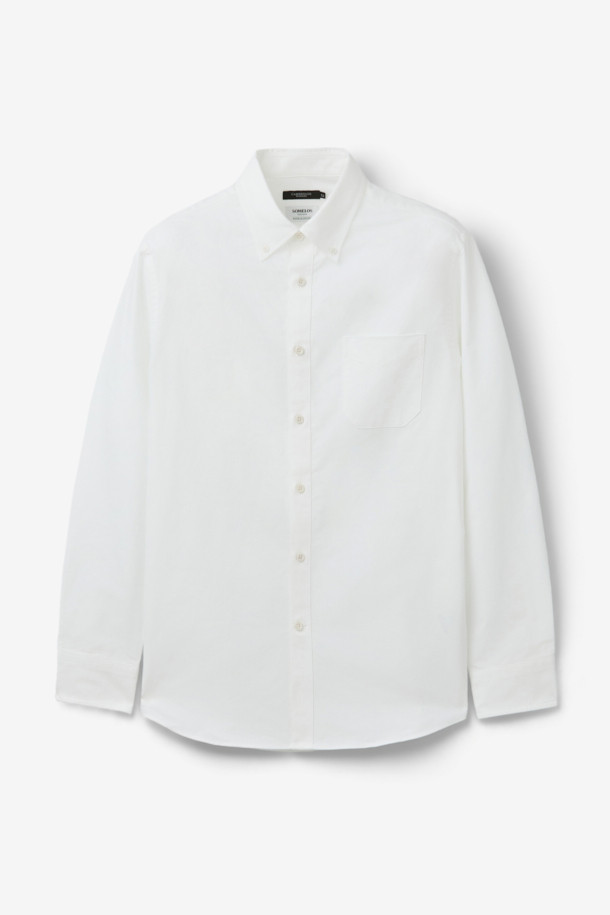 SOMELOS(소멜로스) 옥스포드 셔츠는 캐주얼, 클래식, 미니멀 스타일을 모두 아우르는 베이직 셔츠입니다. 부드러운 촉감의 면 소재로 제작되어 사계절 내내 편안하게 착용할 수 있으며, 레귤러 핏과 긴 소매 기장으로 어떤 스타일에도 잘 어울립니다. 화이트 컬러의 무지 디자인에 투톤 컬러 옥스포드 조직으로 은은한 포인트를 더했습니다. 차이나칼라 디테일이 돋보이는 옥스포드 셔츠로, 일상에서 폭넓게 활용할 수 있습니다.
