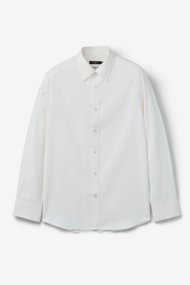 SOMELOS(소멜로스) 코튼 캐시미어 솔리드 셔츠는 부드러운 촉감의 면과 캐시미어 혼방 소재로 제작되어 간절기부터 겨울까지 착용하기 좋습니다. 차분하고 세련된 화이트 컬러의 무지 디자인에 레귤러 핏, 긴 소매, 차이나칼라 디테일이 더해져 베이직하면서도 클래식한 분위기를 연출합니다. 출근룩, 비즈니스 캐주얼, 모임룩 등 다양한 TPO에 활용 가능하며, 미니멀, 클래식 스타일을 선호하는 남성분들께 추천합니다. 밀드 가공 처리로 물세탁이 용이하여 관리가 편리합니다.
