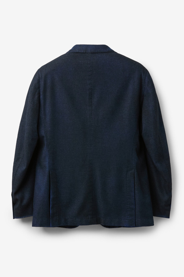 SANTANIELLO(산타니엘로) 핸드 스프레이 다잉 자켓은 남성용 자켓입니다. 블랙과 블루 두 가지 색상으로 출시되었으며, 캐주얼한 스타일을 연출하기 좋습니다. 봄, 가을에 착용하기 적합하며, 출근룩이나 비즈니스 캐주얼에도 활용 가능합니다. 레귤러 핏의 테일러드 코트 타입으로, 싱글 버튼 여밈 방식과 긴 소매 기장이 특징입니다. 스프레이 다잉 처리로 독특한 매력을 더했습니다.
