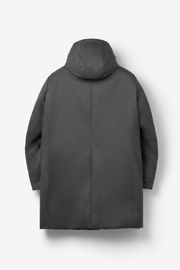 무어러 바네스 카라 퍼 헤비 다운은 겨울철 당신의 스타일을 책임질 헤비 구스다운 점퍼입니다. 블랙 컬러의 무지 디자인으로, 클래식하면서도 미니멀하고 시크한 스타일을 연출합니다. 레귤러핏과 레귤러 기장으로 편안한 착용감을 제공하며, 지퍼 여밈 방식으로 간편하게 입고 벗을 수 있습니다. 카라 퍼 디테일과 퀼팅 안감이 특징이며, 보온 기능을 갖춰 출근룩이나 연말 모임룩에 모두 잘 어울립니다. 부드러운 촉감의 구스다운 소재로 제작되어 뛰어난 보온성을 선사합니다.
