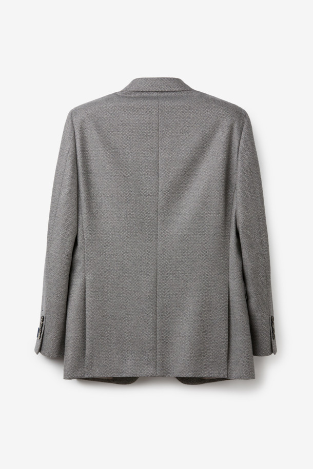 로로피아나(Loro Piana) 원단으로 제작된 울 마이크로 솔리드 재킷입니다. 부드러운 촉감과 고급스러운 외관을 자랑하며, 오피스룩, 비즈니스 캐주얼, 모임룩 등 다양한 TPO에 활용하기 좋습니다. 베이직하고 미니멀한 디자인으로, 클래식하고 시크한 스타일을 연출합니다. 멜란지 그레이 및 그레이 컬러의 솔리드 패턴으로, 레귤러 핏과 긴소매, 싱글 버튼 여밈 방식으로 제작되었습니다. 울 100% 소재로 제작되어 따뜻하고 편안한 착용감을 선사합니다.
