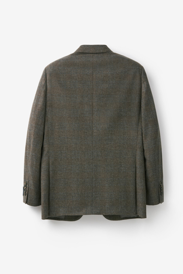 제냐 울캐시 멀티조직 체크 자켓은 브라운과 틸 블루 컬러로 제공되는 남성용 아우터입니다. 가을, 겨울 시즌에 어울리도록 두꺼운 울과 캐시미어 혼방 소재로 제작되어 부드러운 촉감을 선사합니다. 클래식한 스타일의 레귤러핏 자켓으로, 싱글 버튼 여밈 방식과 긴 소매 기장이 특징입니다. 멀티조직 체크 패턴이 돋보이며, 오피스룩, 비즈니스 캐주얼, 모임룩 등 다양한 TPO에 활용 가능합니다.
