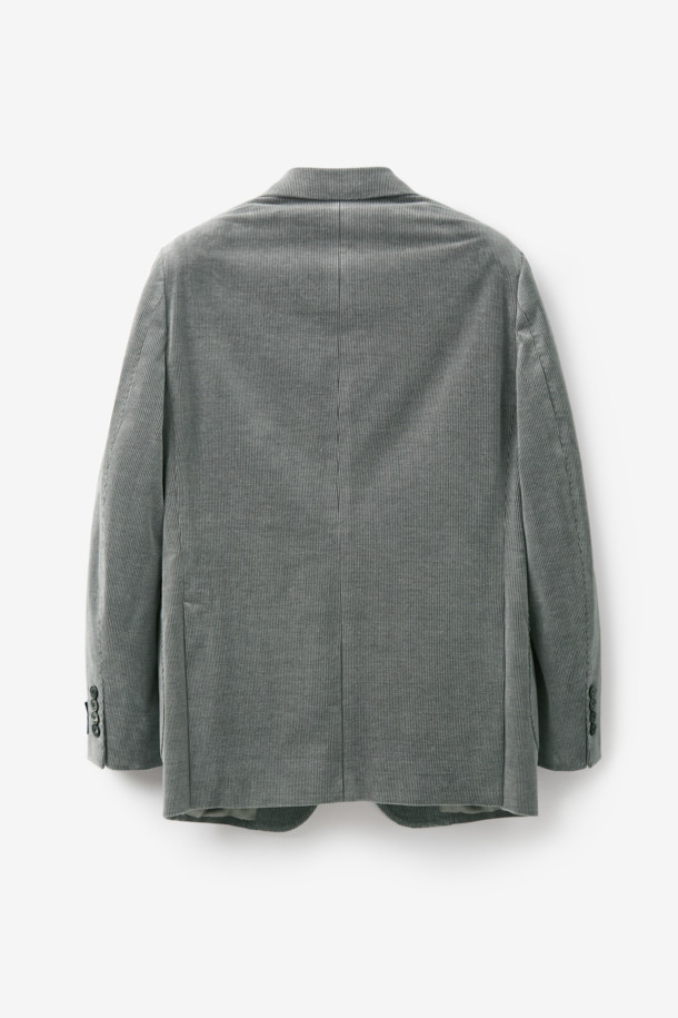 제냐 캐시코튼 코듀로이 재킷은 남성 고객을 위해 제작된, 고급스러운 분위기의 테일러드 재킷입니다. 부드러운 촉감의 코듀로이, 면, 캐시미어 혼방 원단으로 제작되어 봄, 가을에 착용하기 좋으며, 두꺼운 두께감으로 보온성을 더했습니다. 레귤러핏에 싱글 버튼 여밈 방식, 레귤러 기장으로 클래식하면서도 캐주얼한 스타일을 연출합니다. 출근룩, 비즈니스 캐주얼, 모임룩 등 다양한 TPO에 활용할 수 있으며, 그레이 컬러로 미니멀한 스타일을 완성할 수 있습니다.
