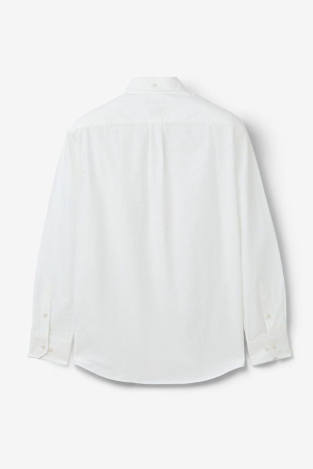 SOMELOS(소멜로스) 옥스포드 셔츠는 캐주얼, 클래식, 미니멀 스타일을 모두 아우르는 베이직 셔츠입니다. 부드러운 촉감의 면 소재로 제작되어 사계절 내내 편안하게 착용할 수 있으며, 레귤러 핏과 긴 소매 기장으로 어떤 스타일에도 잘 어울립니다. 화이트 컬러의 무지 디자인에 투톤 컬러 옥스포드 조직으로 은은한 포인트를 더했습니다. 차이나칼라 디테일이 돋보이는 옥스포드 셔츠로, 일상에서 폭넓게 활용할 수 있습니다.
