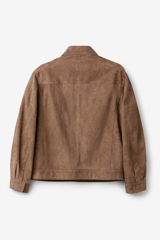 고급스러운 무드의 남성용 '고트 스웨이드 트러커' 자켓입니다. 부드러운 촉감의 고급 고트스킨 스웨이드 소재로 제작되어, 봄, 가을 시즌에 착용하기 좋습니다. 브라운 컬러와 클래식, 캐주얼 스타일을 아우르는 디자인은 데이트룩, 모임룩, 비즈니스 캐주얼 등 다양한 TPO에 활용할 수 있습니다. 레귤러핏과 크롭 기장, 집업 여밈 방식으로 편안한 착용감을 선사하며, 미니멀한 스타일을 즐기는 분들께도 추천합니다. 물에 약하니, 젖지 않도록 주의하여 관리해주세요.
